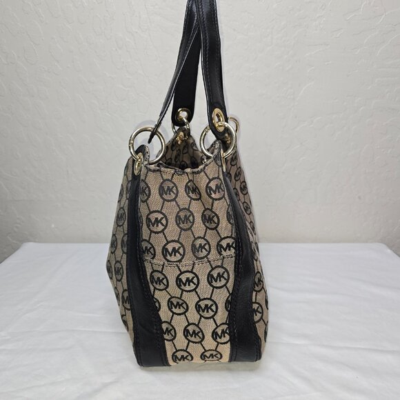 Michael Kors Ludlow Black & Beige Signature Canvas & Leather Drawstring HoboBag - Picture 3 of 11
